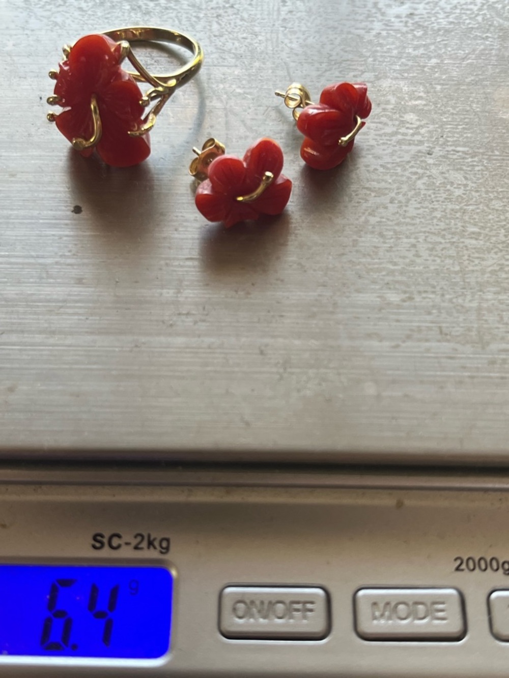 14K Gold/Red Coral Hibiscus Ring and Earring set. - Picture 4 of 5